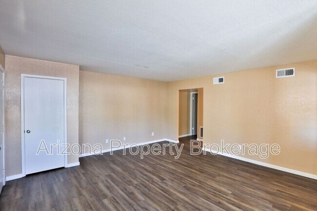 Building Photo - 607 W Rio Salado Pkwy