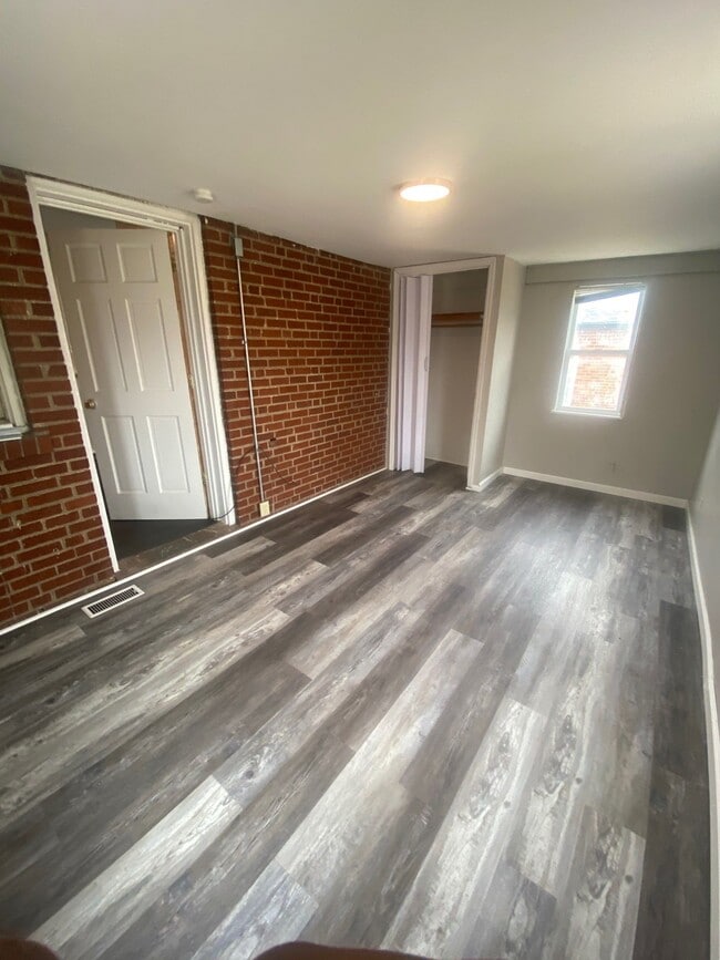 Building Photo - 858 Melvin Dr