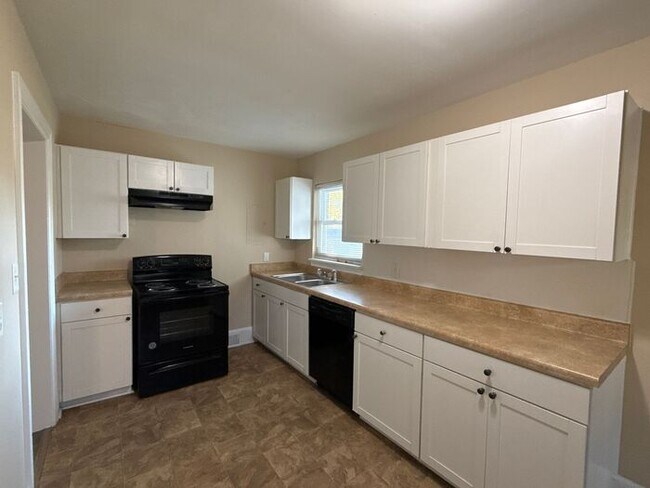 Building Photo - 336 Briarwood Dr