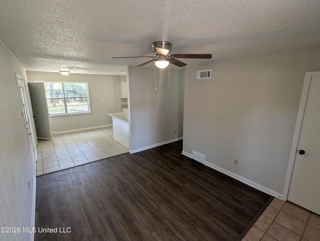 Building Photo - 6480 Forest Glen Dr