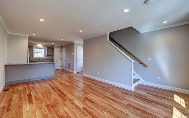 Building Photo - 698 New Haven Ave