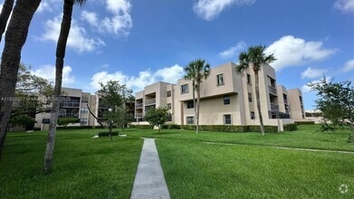 Building Photo - 10425 SW 112th Ave