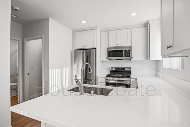 Building Photo - 1223 Mitchell St