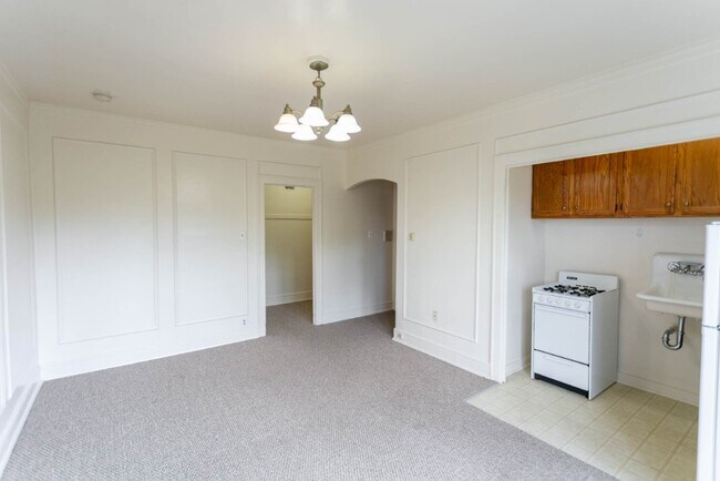 Foto del edificio - 4901 N Christiana - Studio/1bd