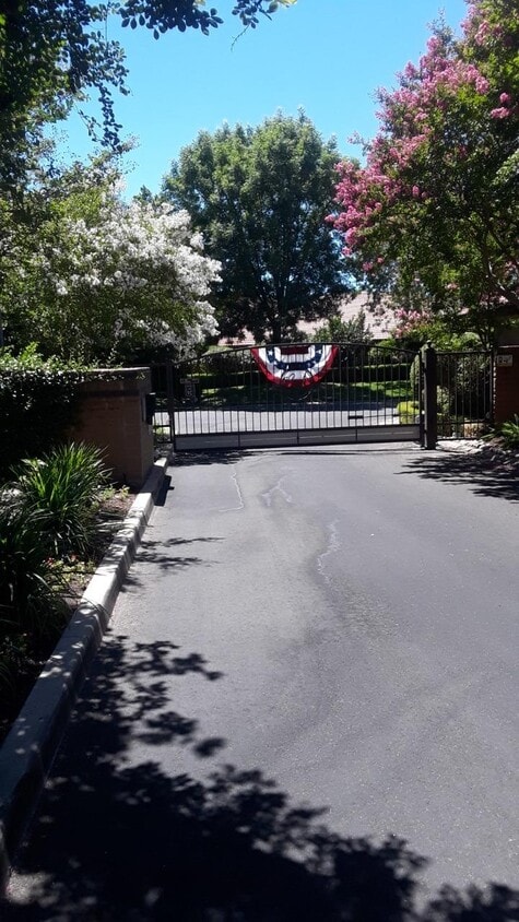 Primary Photo - 5564 N El Adobe Dr