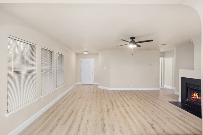 Building Photo - 8402 Laurel Bnd
