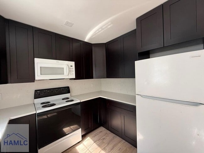 Foto del edificio - 1100 Pineland Ave