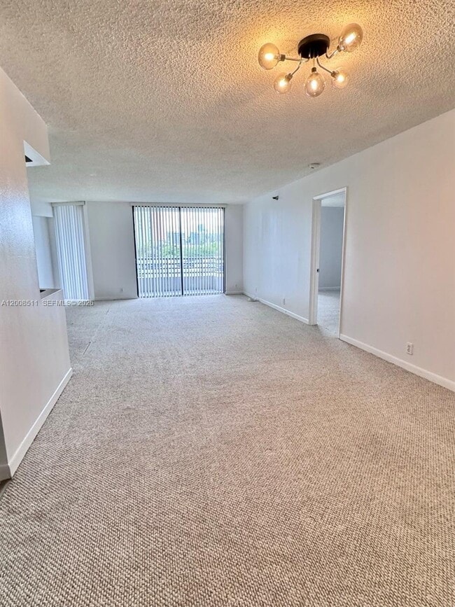 Foto del edificio - 3300 NE 191st St