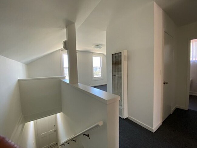 Foto del edificio - Sunny Mission Upper Level Unit w/deck!