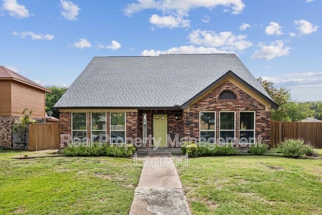 Photo - 817 Sewell Dr House