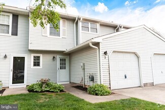 Building Photo - 2 Fairfax Ct