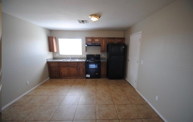 Building Photo - 1429 S 14th Ave