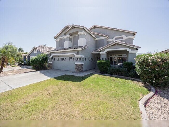 Building Photo - 873 W Tremaine Ave