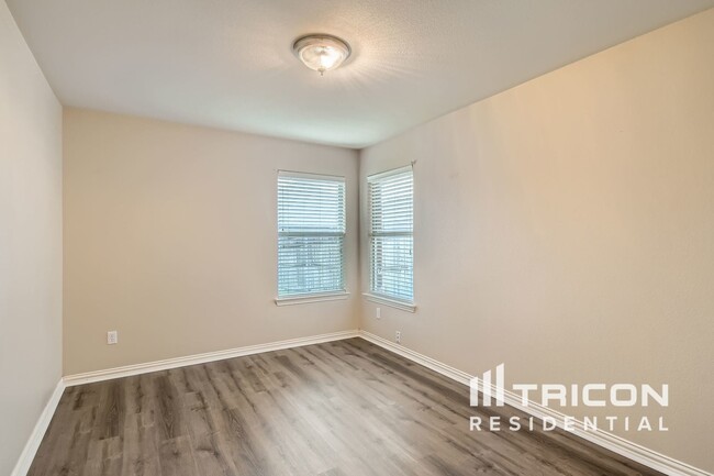 Building Photo - 7814 Longbow Ln