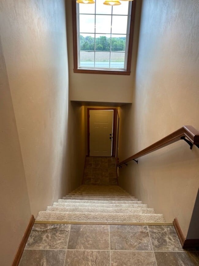 Foto del edificio - 2 Bedroom, 2 Bathroom Upper Available