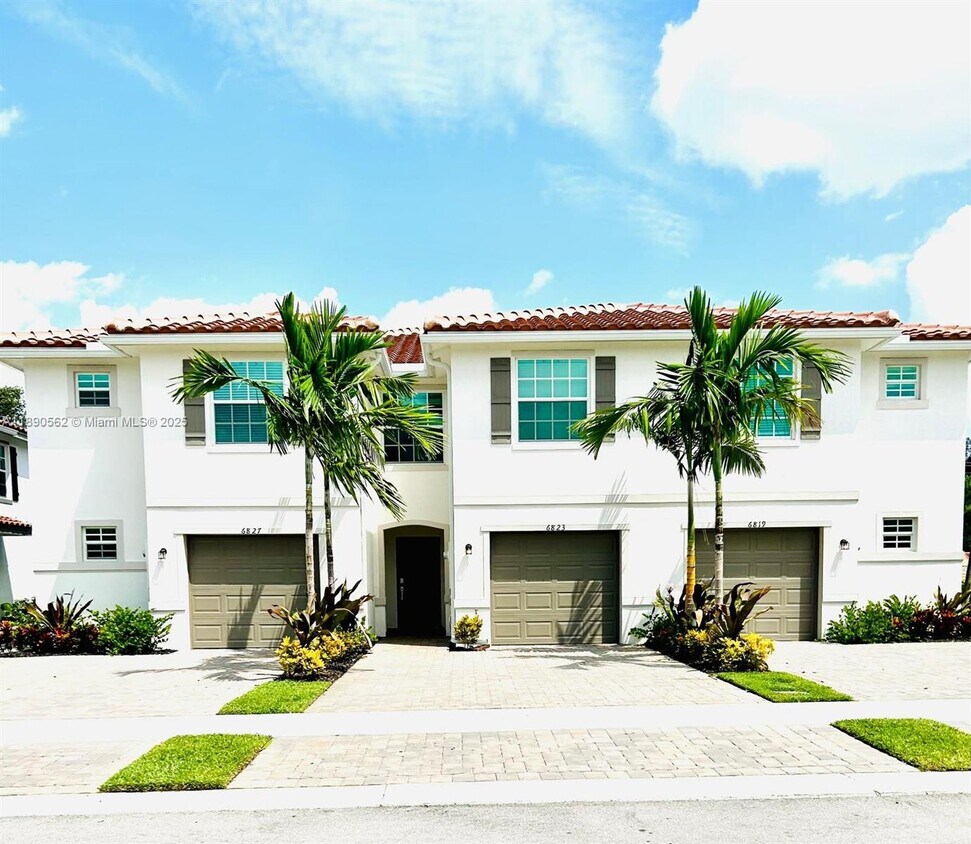 Foto principal - 6823 Broadwater Ln