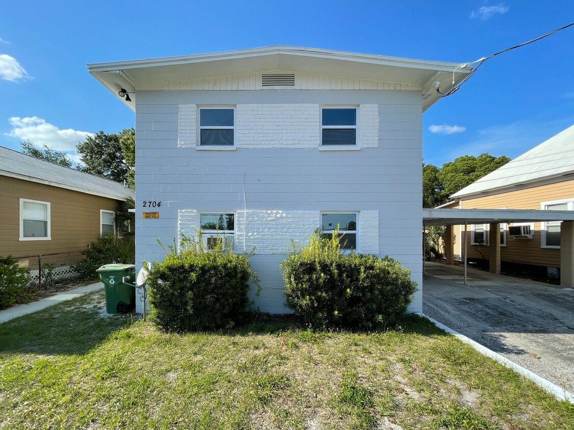 Foto principal - 2704 E Columbus Dr