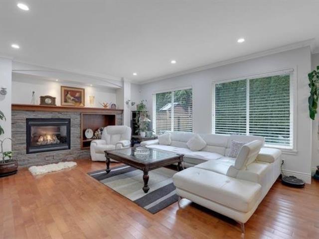 Photo du bâtiment - 5884-164A 164a St