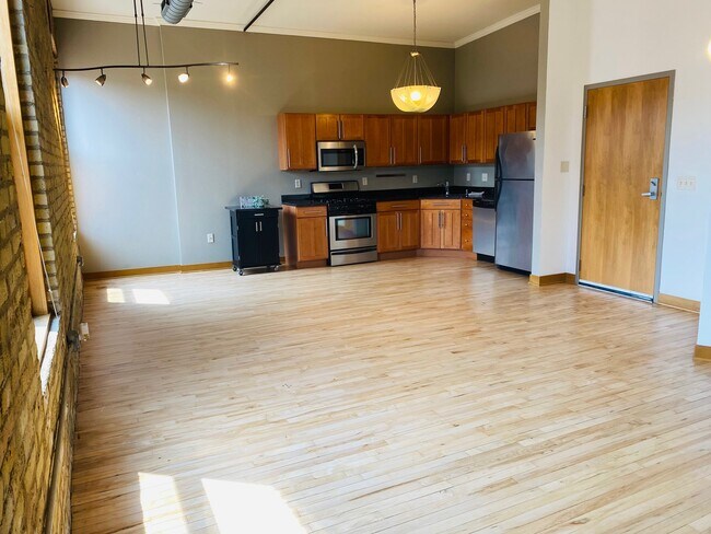 Pisos recién renovados - 1017 S 2nd St