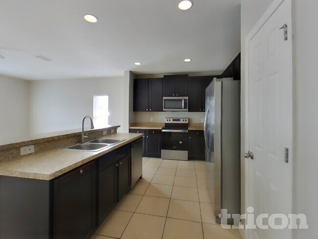 Building Photo - 2800 Glendive Dr