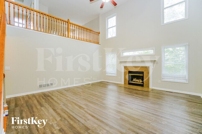 Foto del edificio - 7821 Edgewater Ct