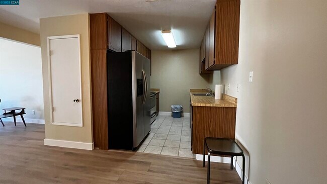Building Photo - 5015 Valley Crest Dr