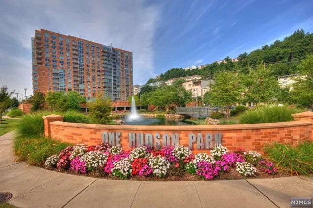 Foto del edificio - 1115 Hudson Park