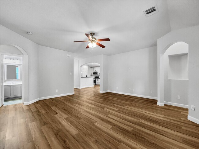 Building Photo - 922 Fife Dr