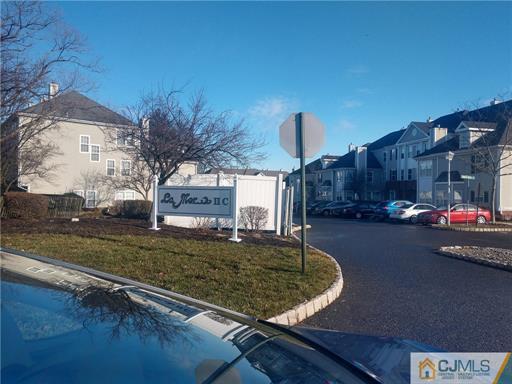 Building Photo - 1811 Ridgeview Ct