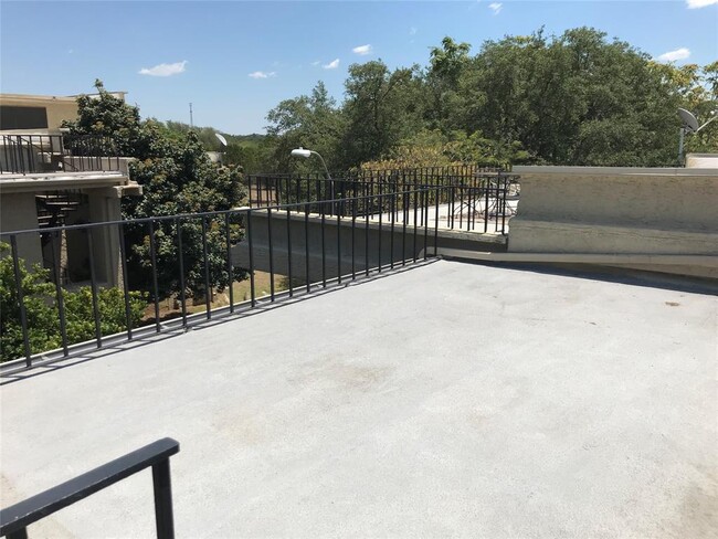 Foto del edificio - 5914 Lago Vista Way