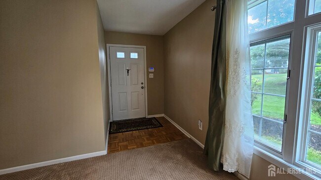 Foto del edificio - 3 Rutland Ln