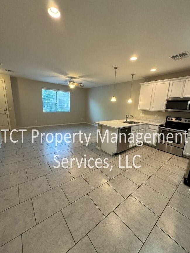 Foto del edificio - Updated and Low-Maintenance Townhome in Mesa!