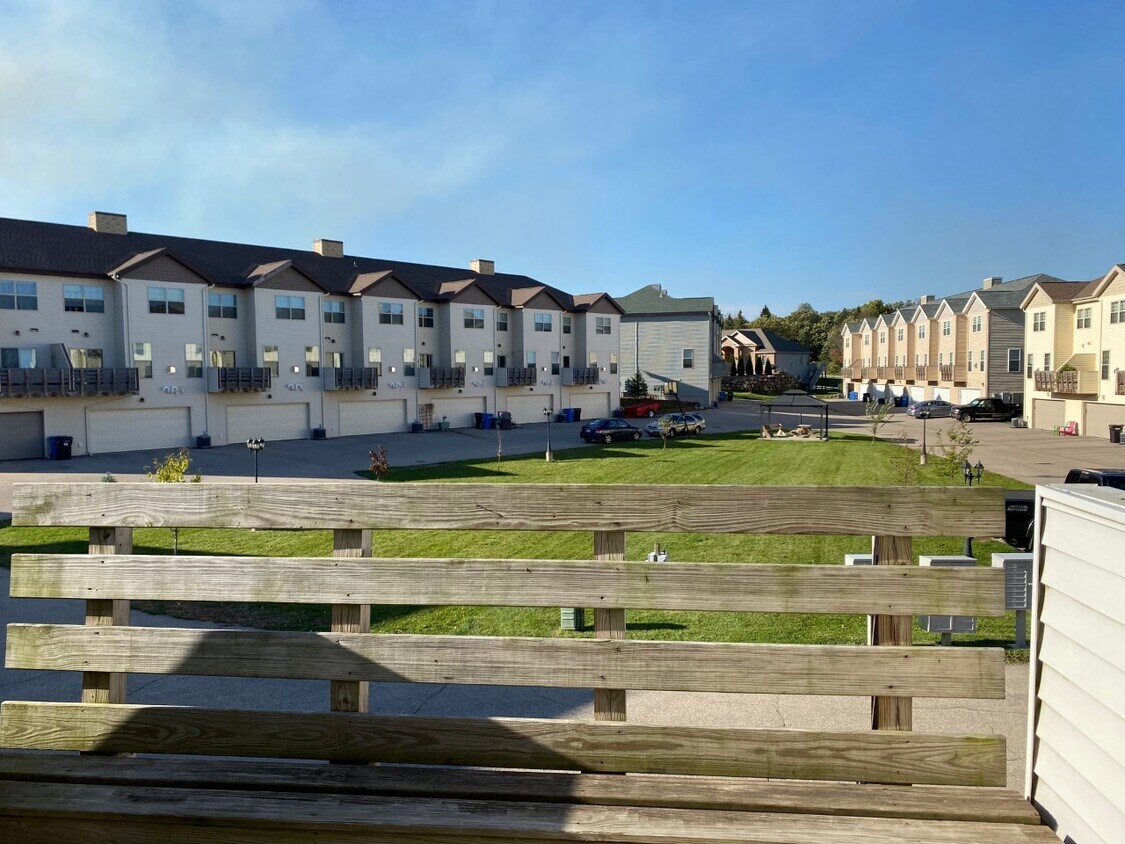 233 N Alpine Pky, Oregon, WI 53575 Townhome Rentals in Oregon WI