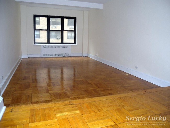 Building Photo - 17 E 67th St
