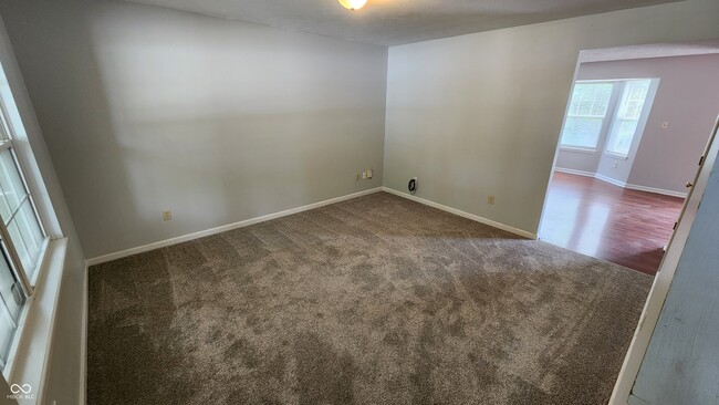 Building Photo - 15033 Oak Rd