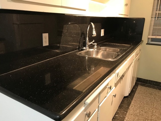 Building Photo - 148 S Hayworth Ave