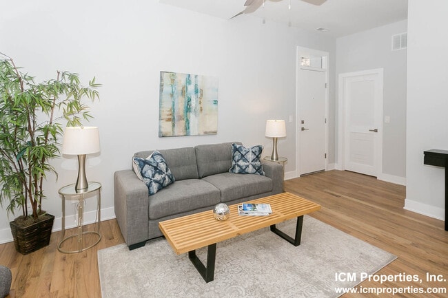 Building Photo - 2121 N Sedgwick St