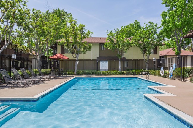 Building Photo - Country Hills Apartment Homes