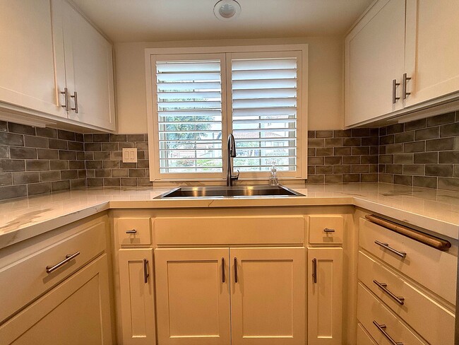 Foto del edificio - 6917 Pear Tree Dr