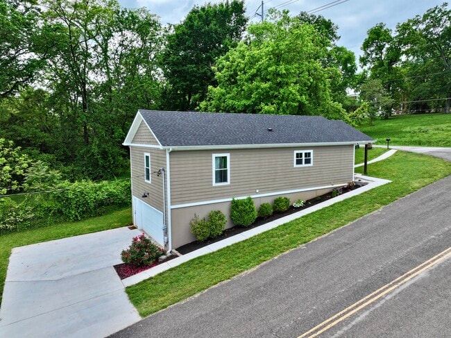 Building Photo - 2226 Riverside Dr