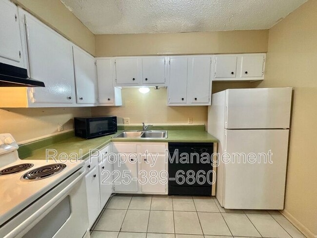 Building Photo - 10952 Cherry Hill Ave