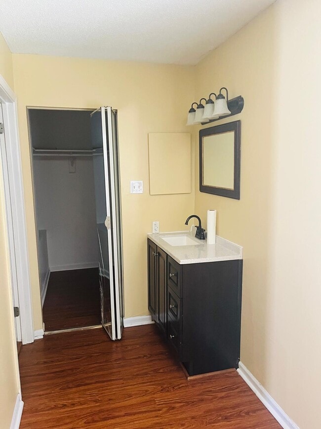 Foto del edificio - 6701 Dickens Ferry Rd