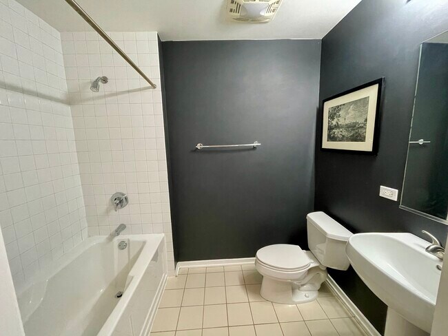 Segundo baño - 1000 W Leland Ave