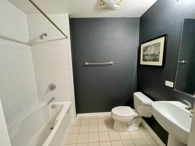 Second Bath - 1000 W Leland Ave
