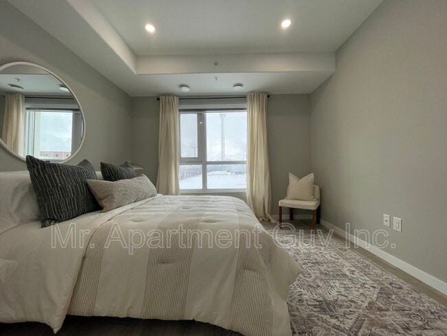 Building Photo - 155 Hagar St