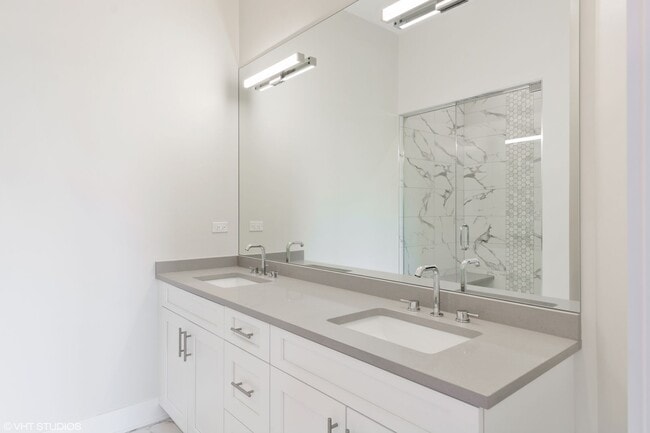 Photo - Pet Friendly 3 Bed 2 Bath Condo Quality in Roscoe Village