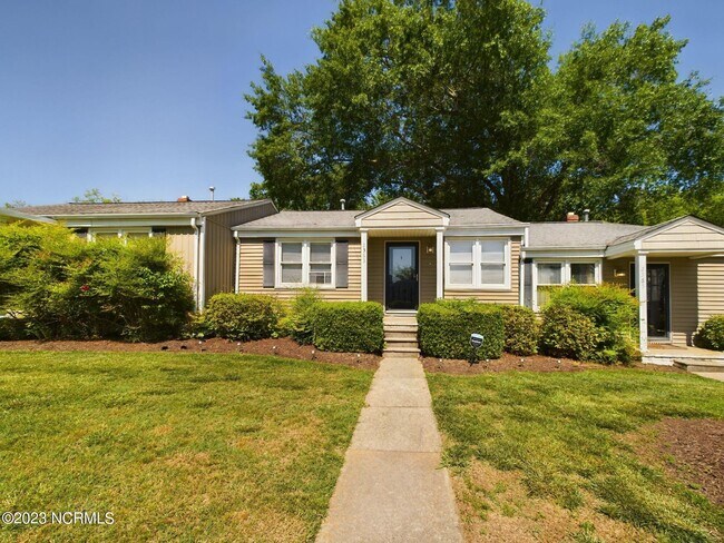 Foto del edificio - 2363 Bernard St