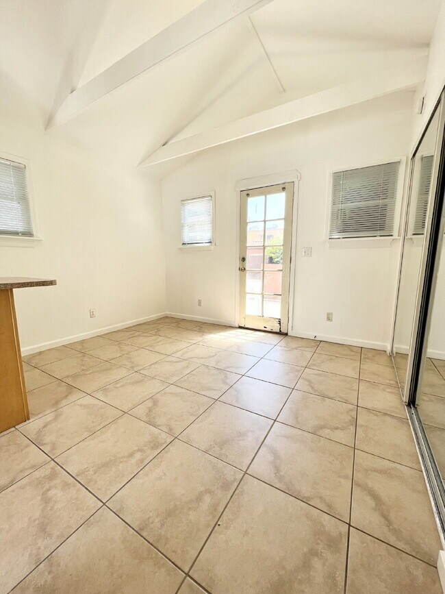 Foto del edificio - Come home to a cozy cottage on the coast! If you've been looking to make a move to the beach, now...