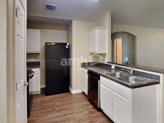 Foto del edificio - 28926 Village Creek Loop