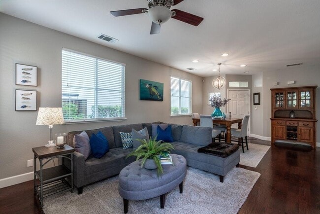 Building Photo - Stunning Updated Alameda Home w/ Backyard Deck & Custom Features
